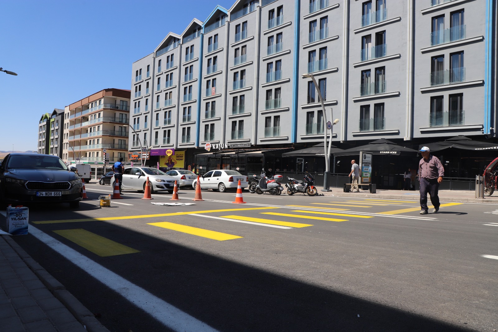 devlet-bahceli-bulvarinda-yaya-gecidi-calismalarimiz-araliksiz-devam-ediyor